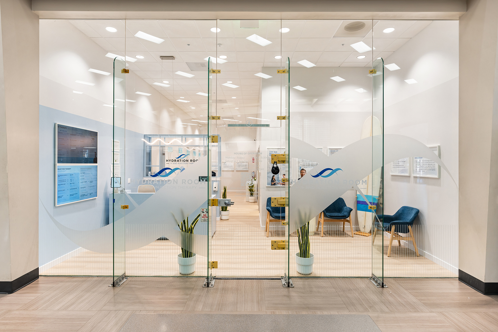 The outside doors of the Hydration Room Valencia clinic